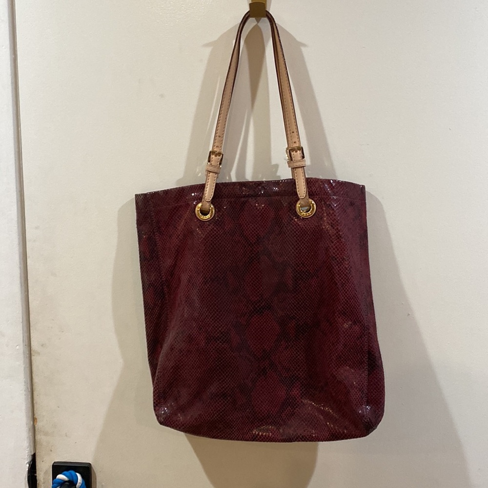 Micheal Kors Tote - Picture 5 of 6